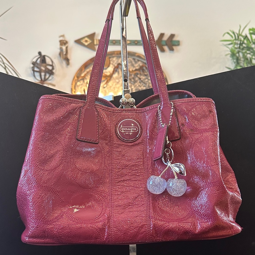COACH Women's Cherry Kisslock  Tote Bag in Raspberry